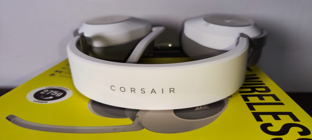 Corsair HS65 Wireless 11