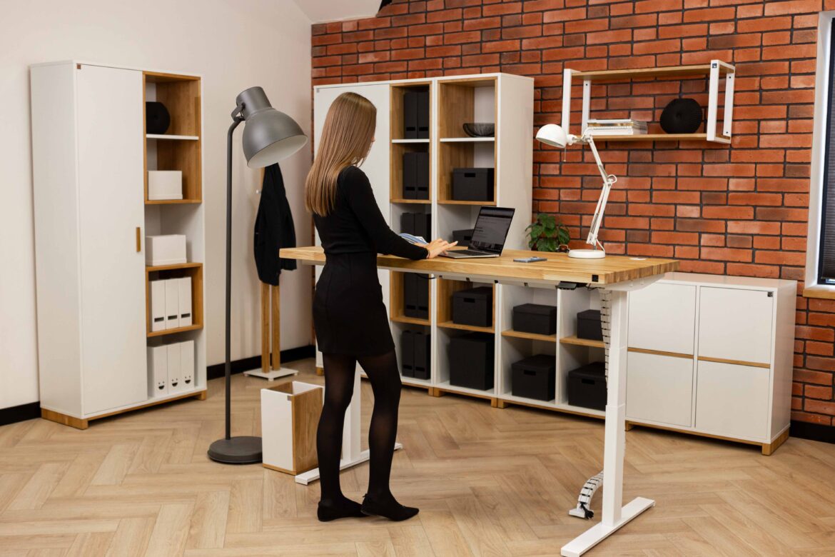 Biurka regulowane