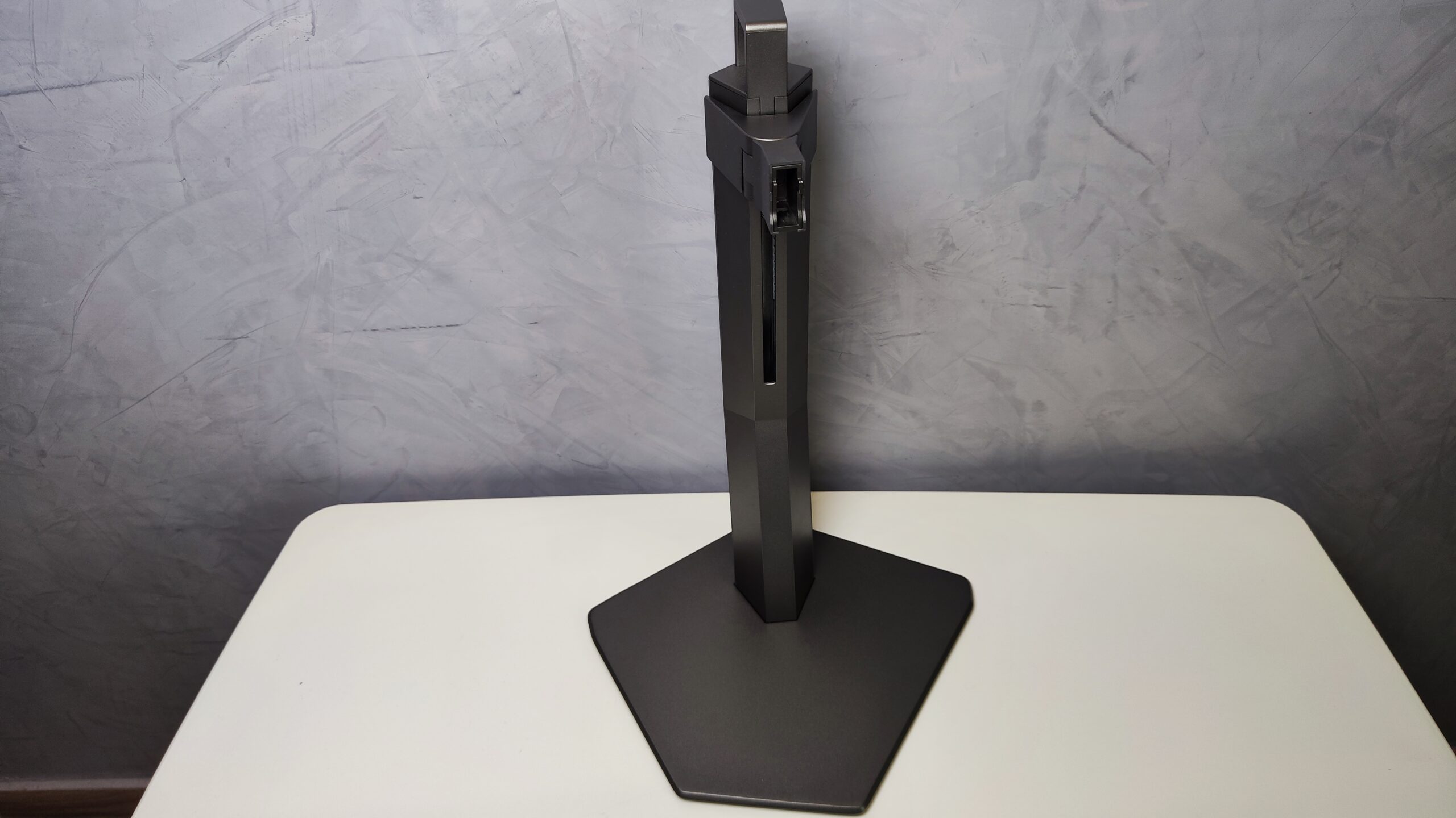 AOC Agon Pro AG246FK 4 scaled