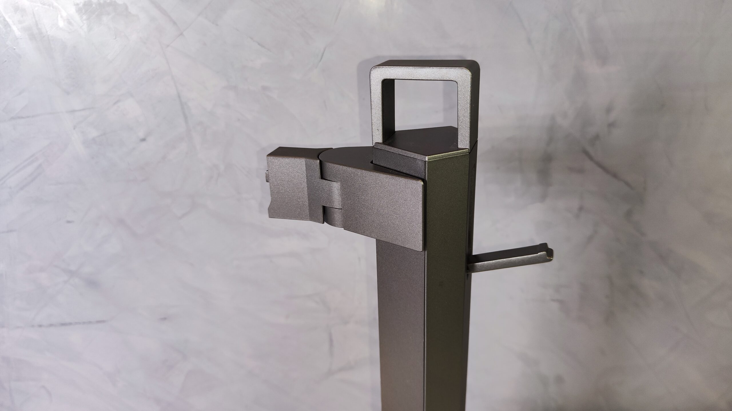 AOC Agon Pro AG246FK 5 scaled