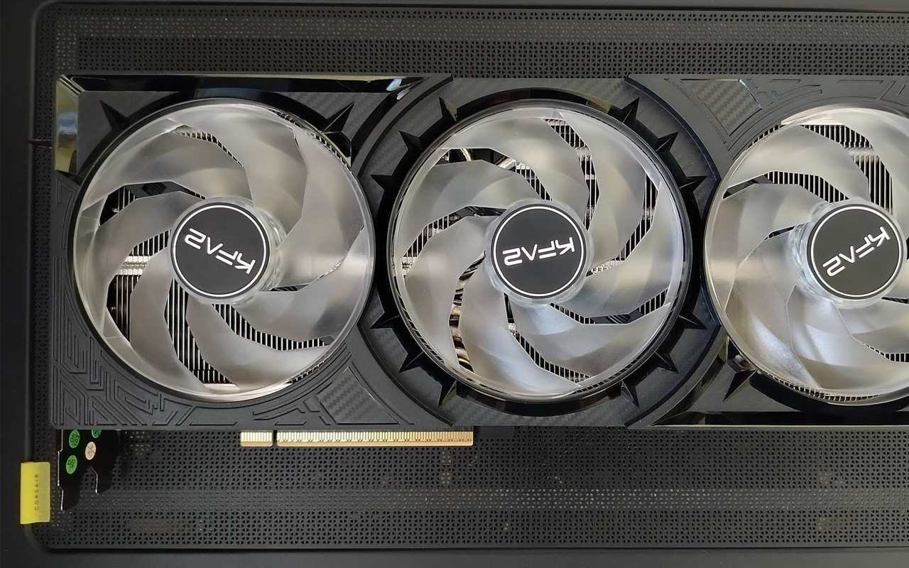 KFA2 GeForce RTX 5070 Ti 1 Click OC KFA2