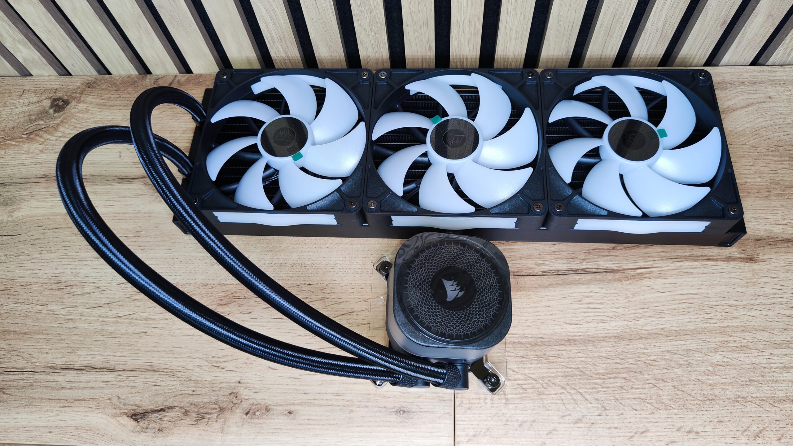 Corsair iCUE Link Titan 420 RX RGB 4 scaled