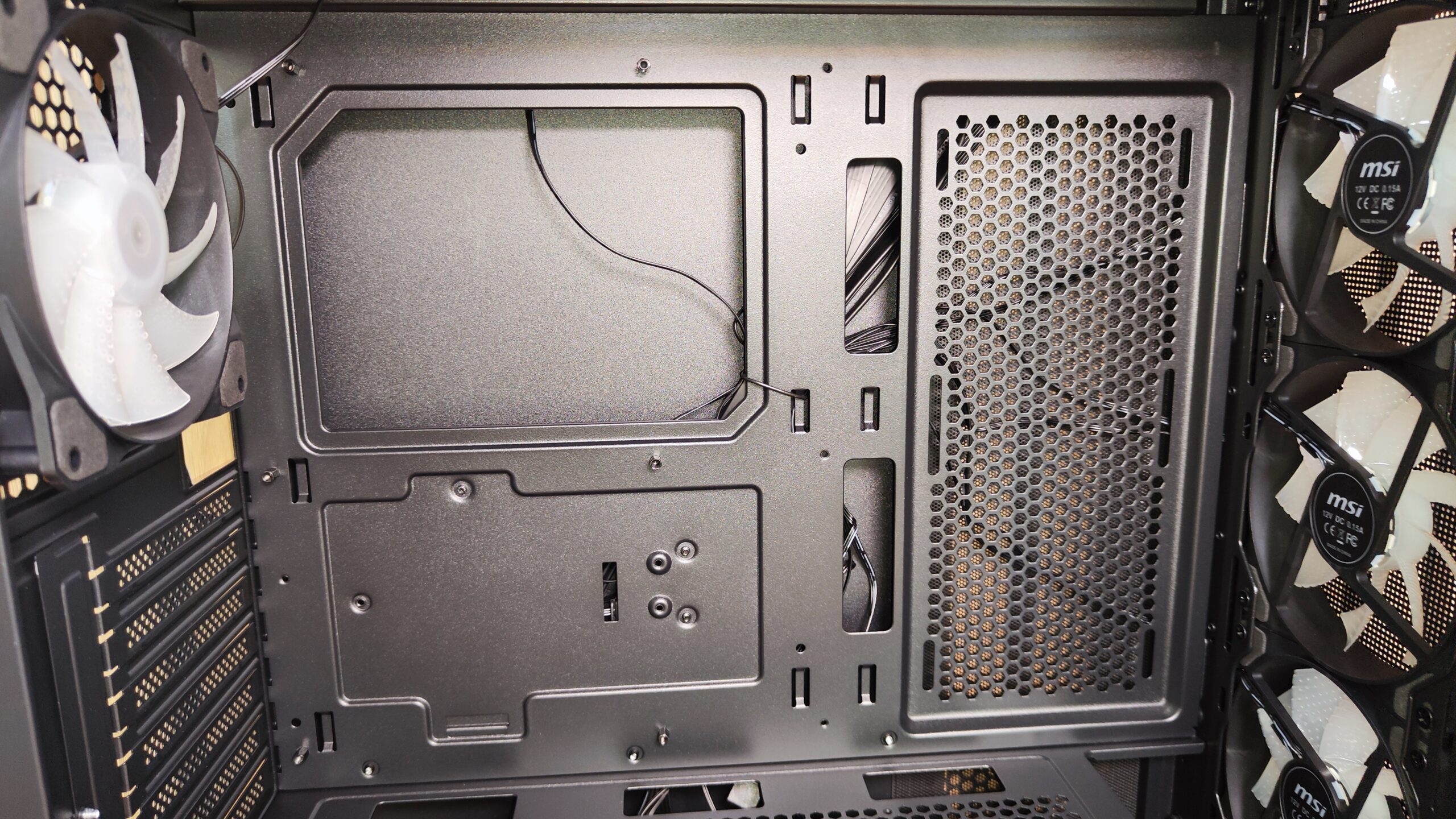 MSI Forge 321R Airflow 12 scaled