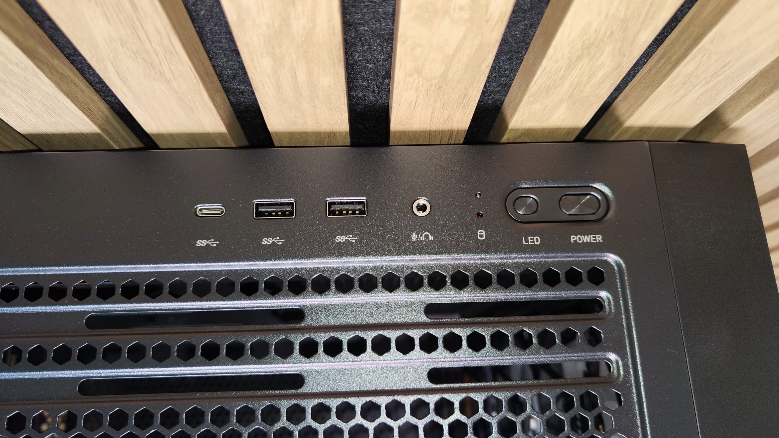 MSI Forge 321R Airflow 4 scaled