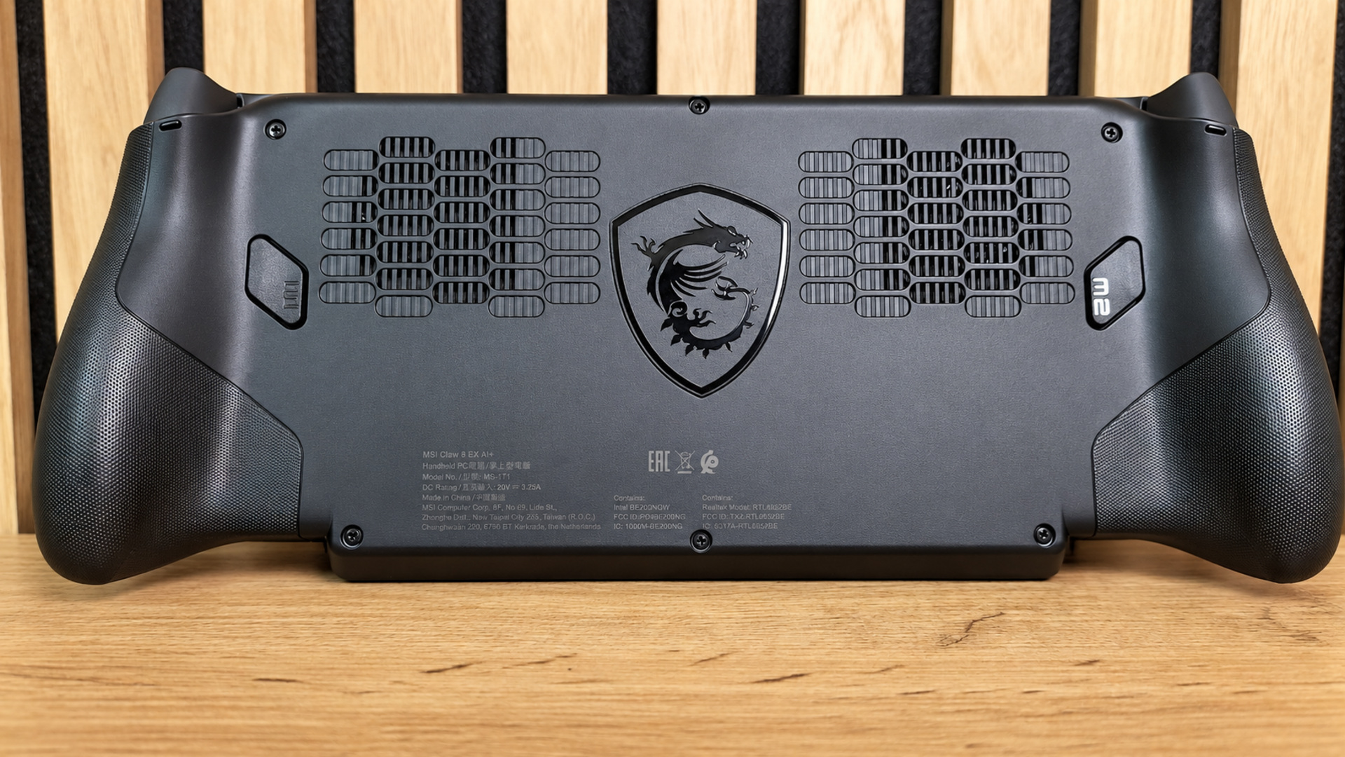 MSI Claw 8 EX AI Plus 05 tyl i chlodzenie