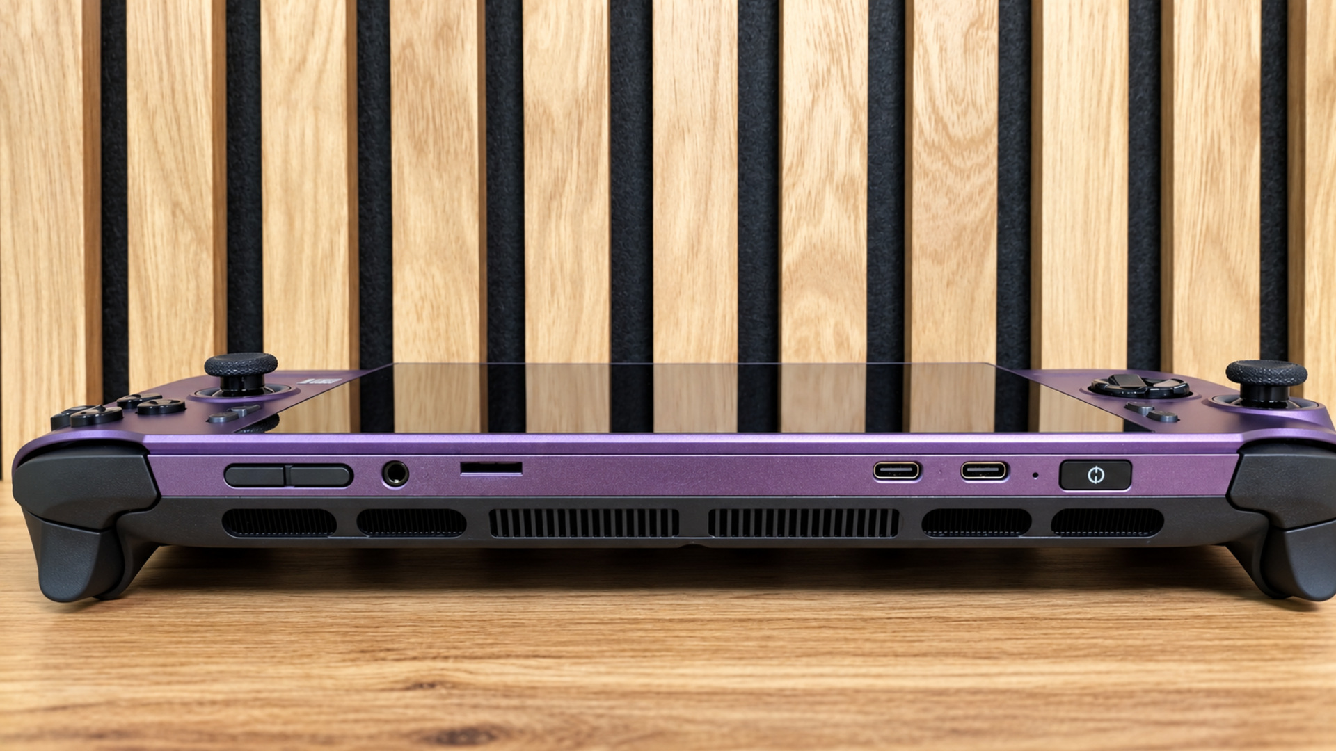 MSI Claw 8 EX AI Plus 06 porty