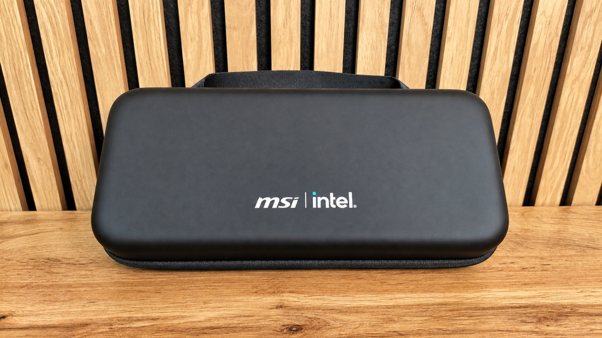 MSI Claw 8 EX AI Plus 08 etui